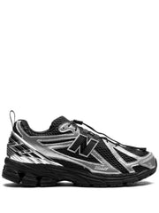 New Balance 740 Black
