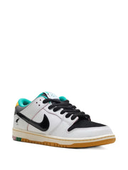 NIK.E sb dunk low pro x csef white and black