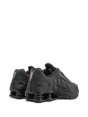 Nik ee Shox R4 Triple Black