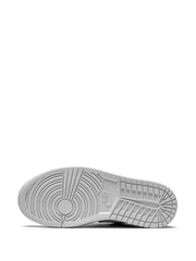 jordan retro 1 low PANDA white black
