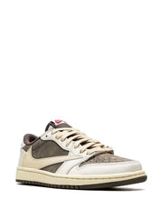Nikee Air jordann retro 1 travis scott low reverse mocha