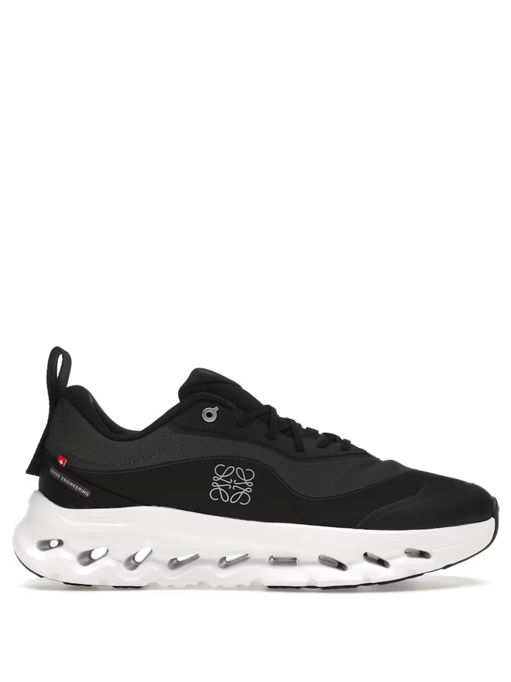 Loewe X on cloud Tilt black white